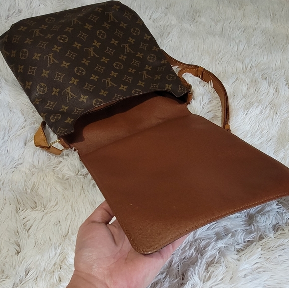 Authentic LV Monogram Musette GM Crossbody - Picture 5 of 16